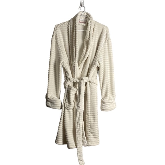 La Vie En Rose Women's Ivory Plush Ribbed Robe - Picture 1 of 8